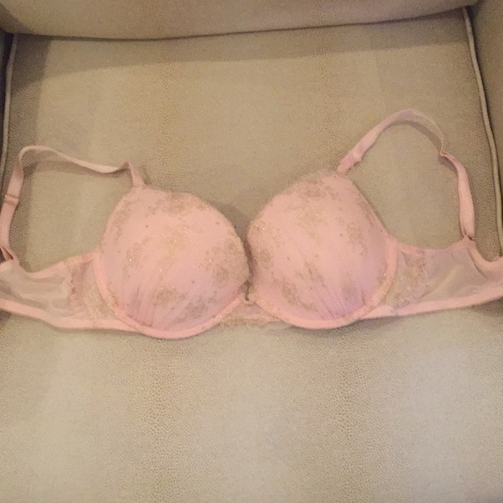 Light pink victoria secret bra. Never worn